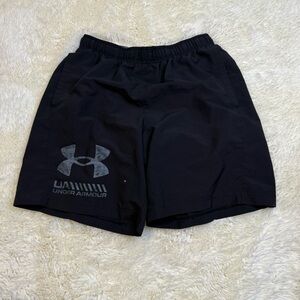 Under Armour men’s Black Athletic Shorts medium loose fit no liner 8” inseam
